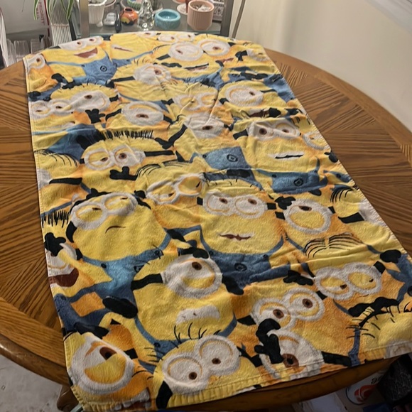 Minions Beach Towel! Despicable Me Minions Print Beach Towel Standard Size GUC - Picture 9 of 13
